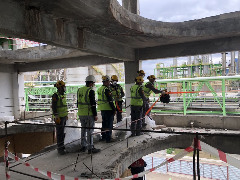 Tehlikeli Fabrika Tesislerinde Yıkım Çalışmaları Nasıl Yapılıyor ! 